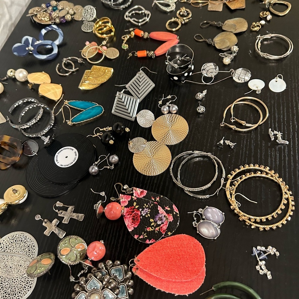 Unlisted earring sale! $3!!